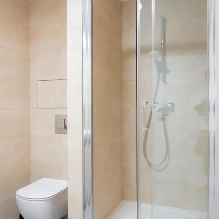 Castle Hill 2 Bedroom Free Parking
