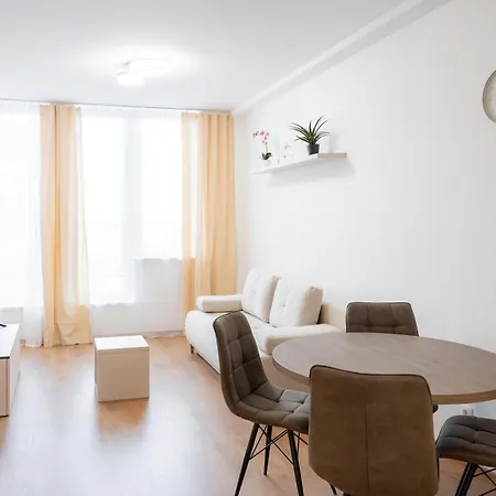 Castle Hill 2 Bedroom Free Parking Apartment Bratislava