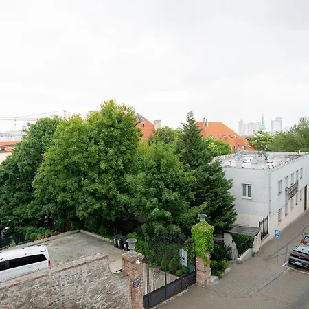 Castle Hill 2 Bedroom Free Parking
