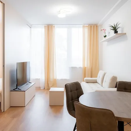 Апартаменты Castle Hill 2 Bedroom Free Parking