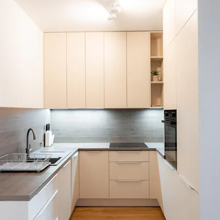 Castle Hill 2 Bedroom Free Parking *