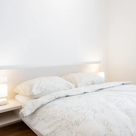 Апартаменты Castle Hill 2 Bedroom Free Parking *