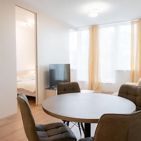 Castle Hill 2 Bedroom Free Parking *